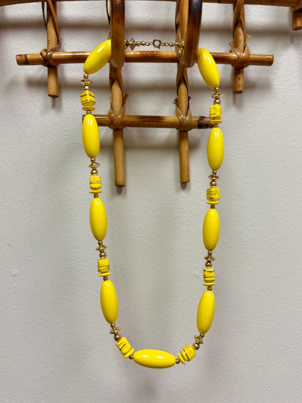 🌟HP!🌟 60s-70s Vintage 💛 Yellow & Gold Acrylic Puff Bead Necklace & Earrings Set - Picture 3 of 6